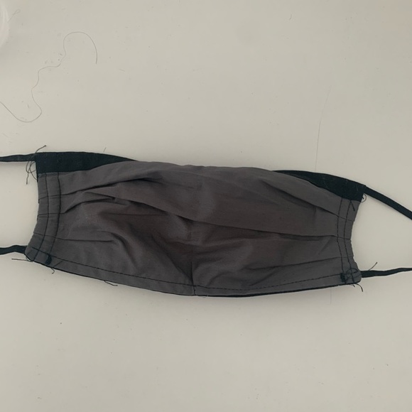 Reversibe Black and Grey NEVER WORN Facemask - Picture 2 of 2